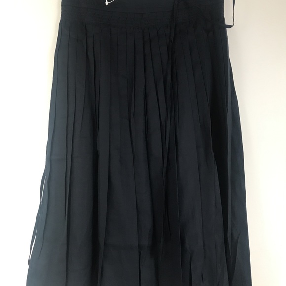 💰PRICE DROP💰Vince Navy mid length skirt - Picture 8 of 8